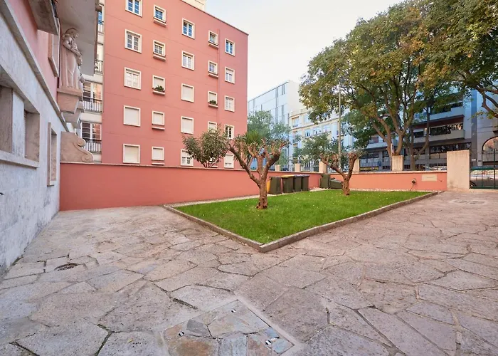 Deluxe Apt At Amazing Prime Location, By Timecooler