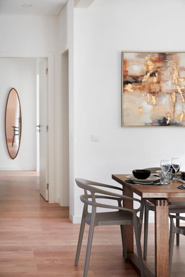 Deluxe At Amazing Prime Location, By Timecooler Apartment *