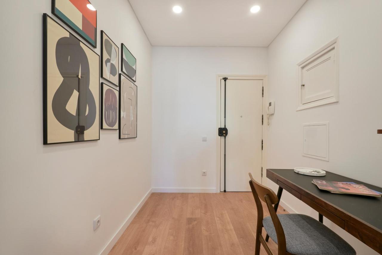 Deluxe At Amazing Prime Location, By Timecooler Apartment *